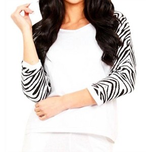 Women's 3/4 Zebra Sleeve V-Neck Top - ANGEL - 1 of 2